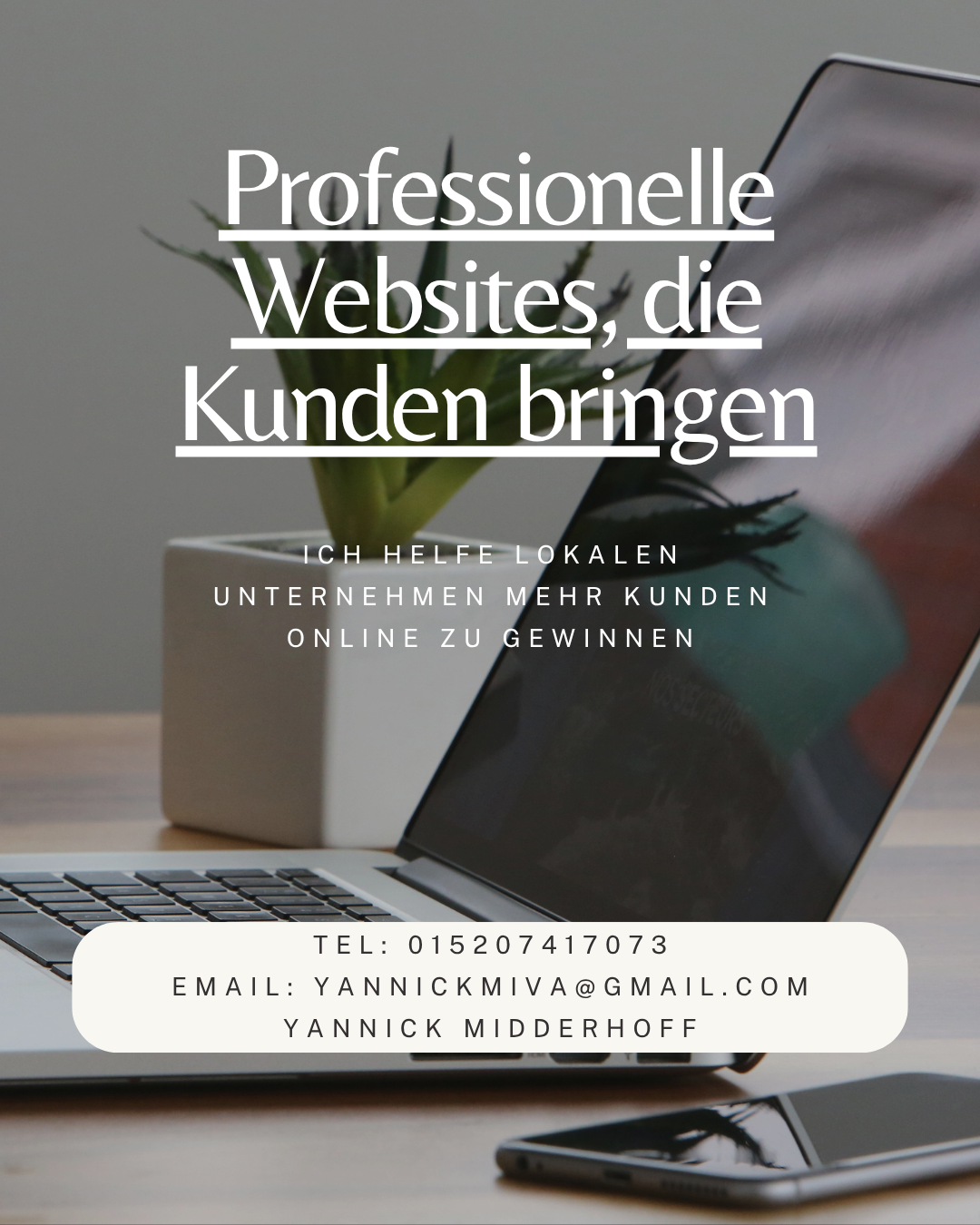 Laptop auf Schreibtisch – Webdesign Arbeitsplatz